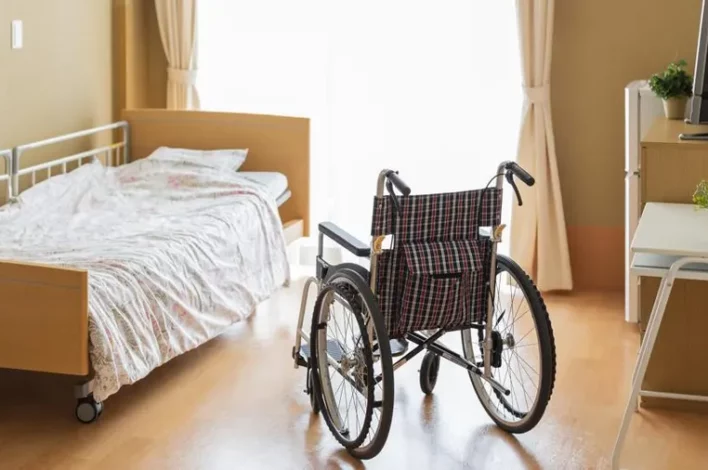A wheelchair in a hospital room.